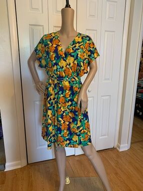 Nine West Blue Floral V-Neck Short Sleeve Wrap Dress